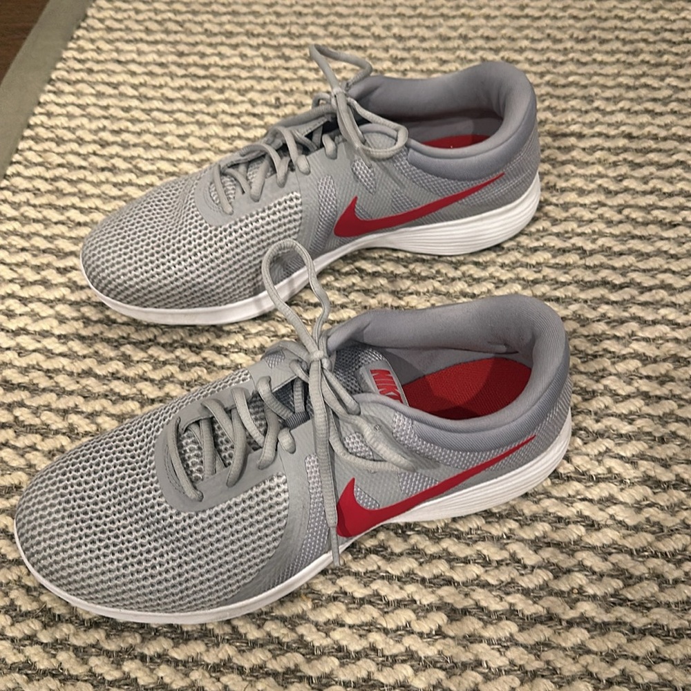 Nike men’s tennis shoes. Like new condition. Size 12W. Gray with red check